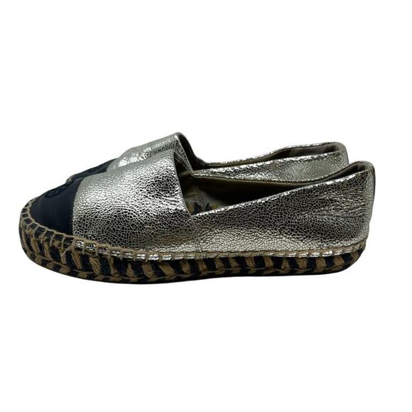 Tory Burch Silver Metallic Monogram Logo Leather Cap Toe Espadrilles Size 8.5 - Picture 11 of 14